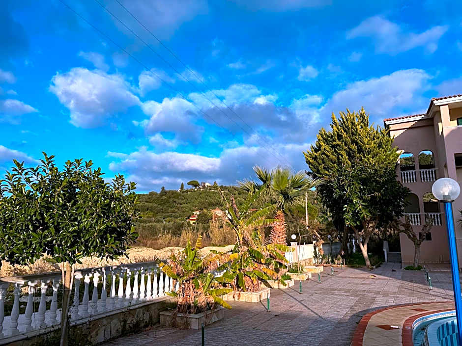 Sandy Maria studio 701