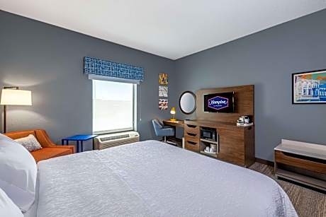 King Room with King Bed - Non-Smoking