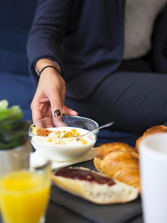 CAMPANILE PARIS - Clichy Centre