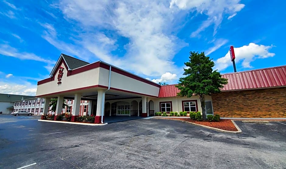 Red Roof Inn & Suites Manchester, TN