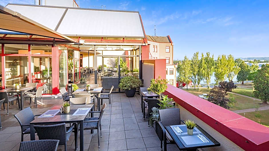 Maximilian Hotel & Apartments Weil am Rhein / Basel