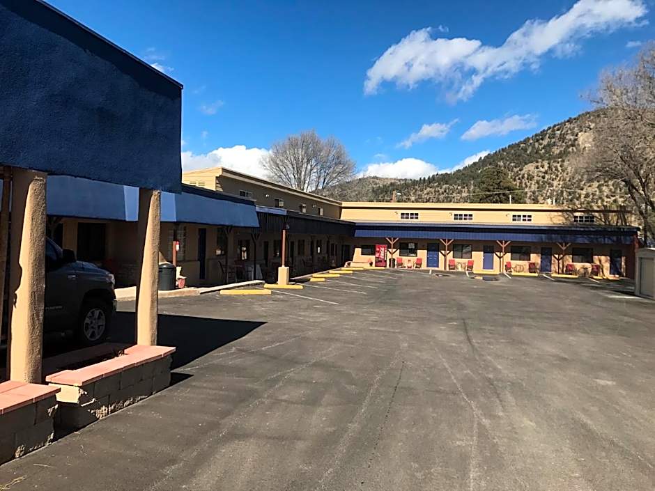 Photo 1 of 18 of Apache Motel