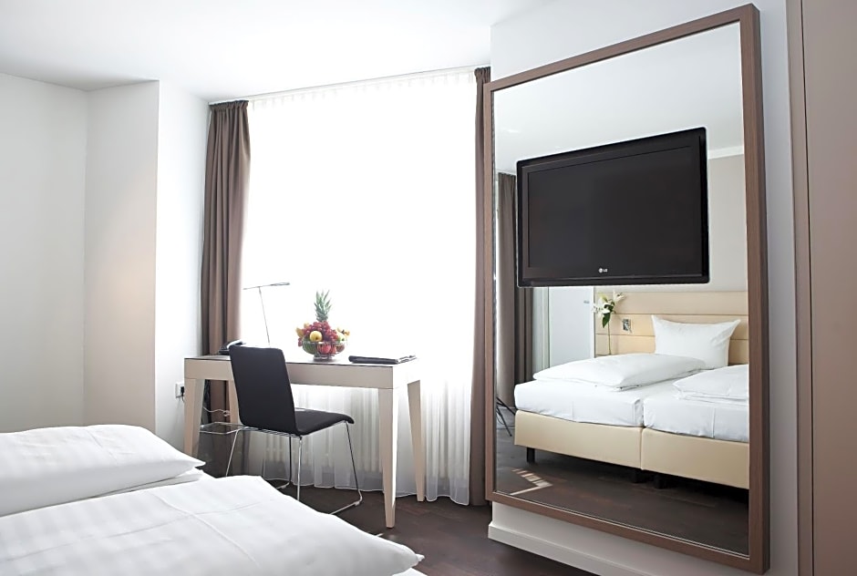 Manhattan Hotel