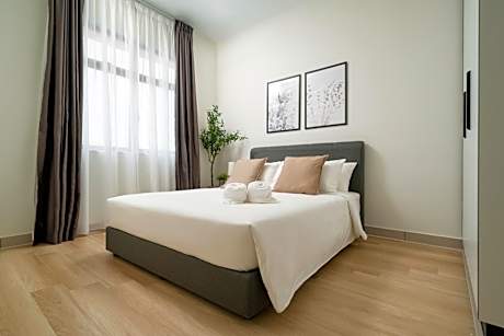 Apartment with Pool View