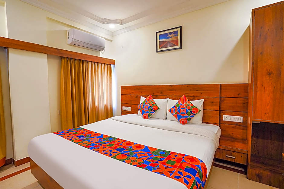 FabHotel Savi Inn - Nr. Mantri Square Mall