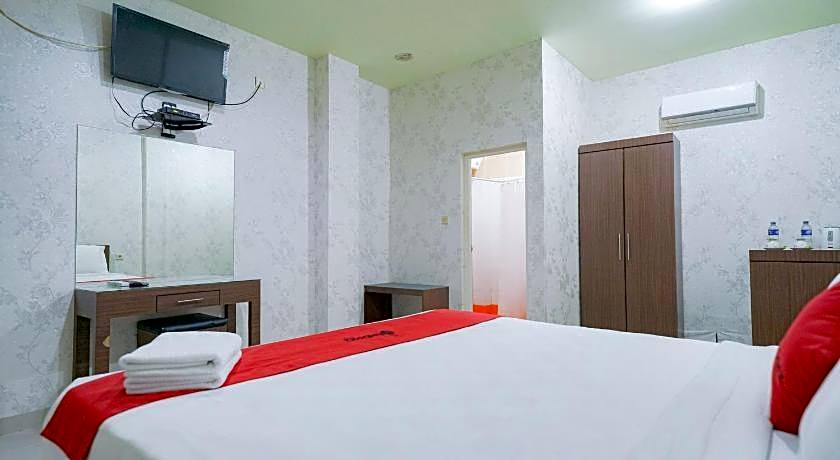 RedDoorz Plus @ Jalan FL Lumban Tobing Sibolga