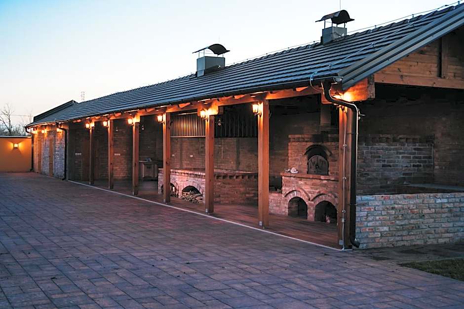 Pansion Mihića dvori