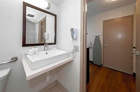 ADA Accessible Deluxe King with Sofa Bed Smoke Free