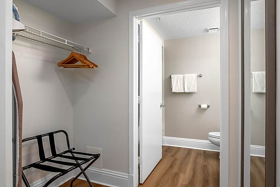 Naples Park Central Hotel