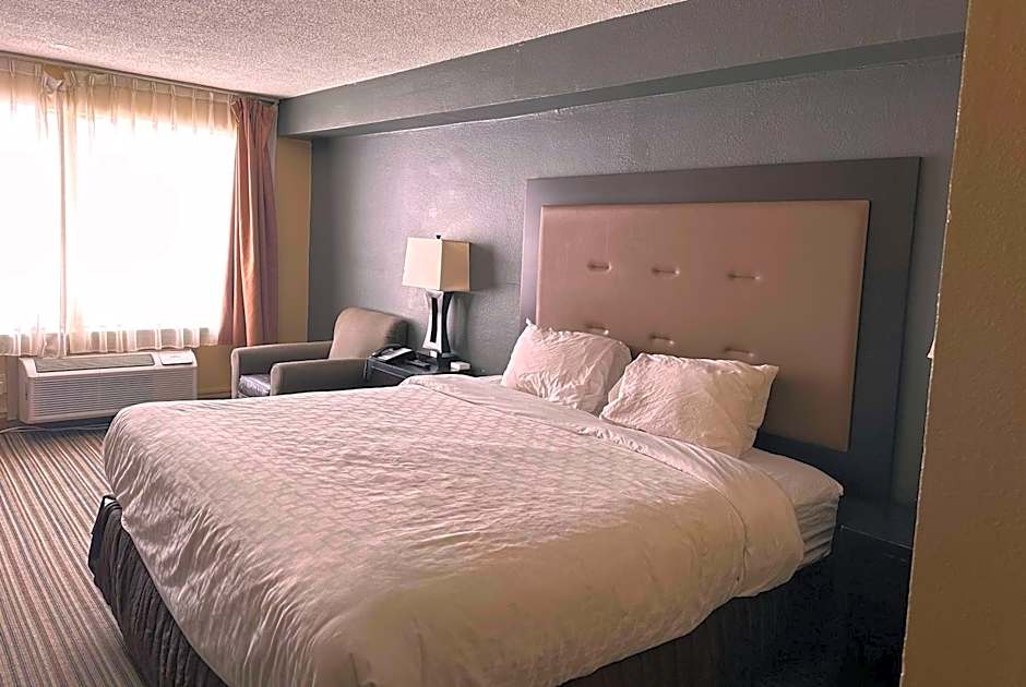 Days Inn & Suites by Wyndham Norton Shores/Muskegon