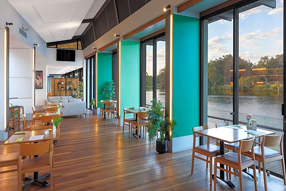 Best Western Plus North Lakes Hotel