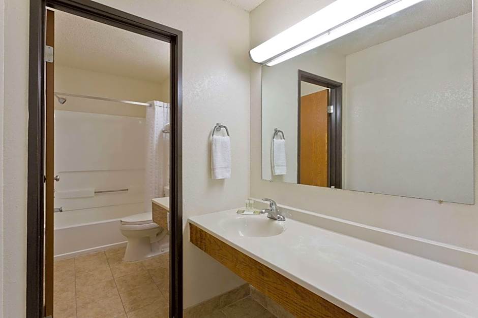 Super 8 by Wyndham Lexington Park/California Area