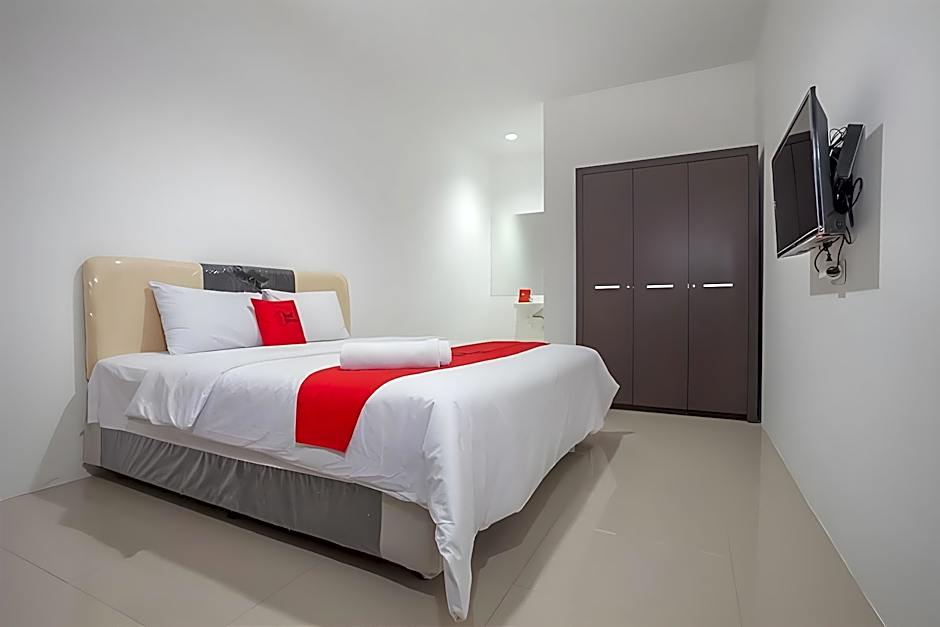 RedDoorz @ Kertajaya Surabaya