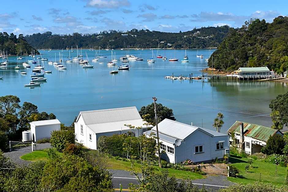 Arcadia Lodge Russell