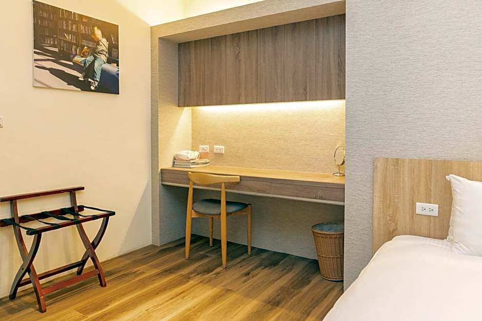 Traveller-Inn Zhongzheng Library