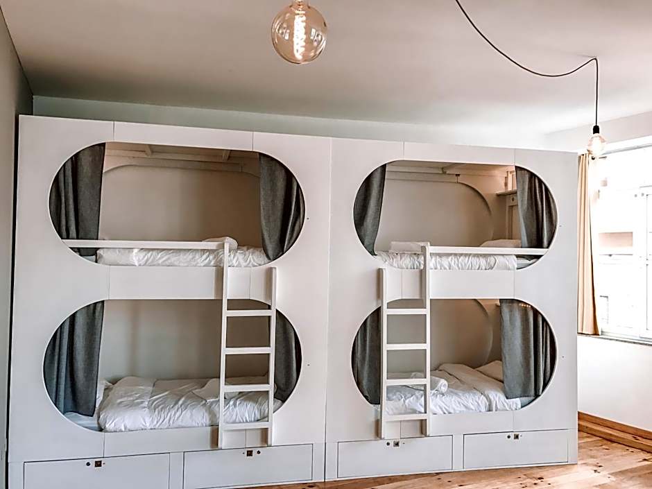 Urban Garden Porto Central Hostel