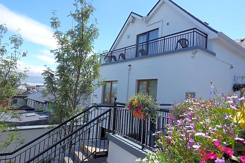 Donegan Court Aparthotel