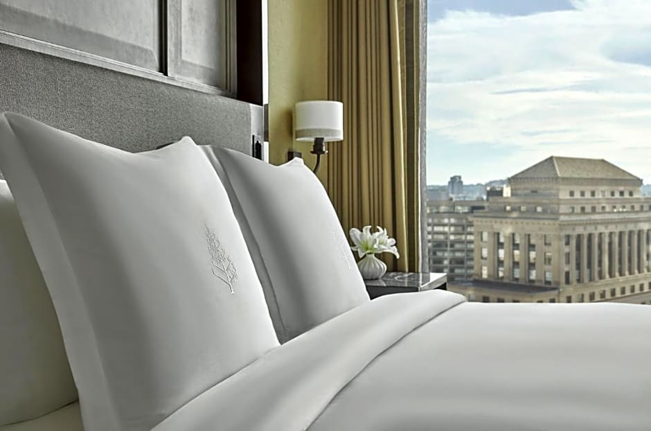 Four Seasons Hotel One Dalton Street, Boston