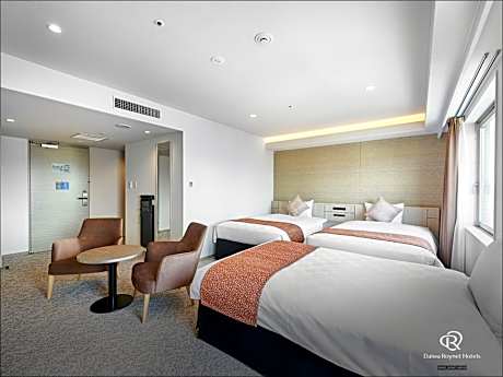 Deluxe Twin Room with Extra Bed - Non-Smoking
