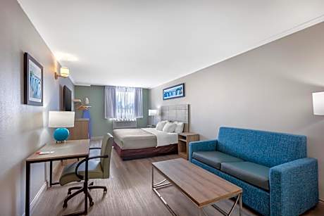 1 King Bed, Suite - Non-Smoking Exterior Building