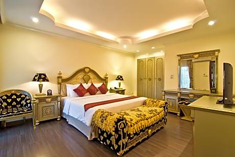Special Offer - Versace Suite