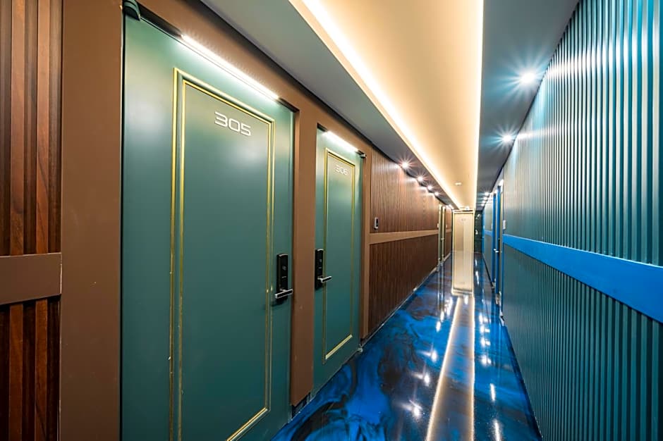 Avenue Hotel