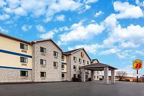 Super 8 by Wyndham Uniontown PA