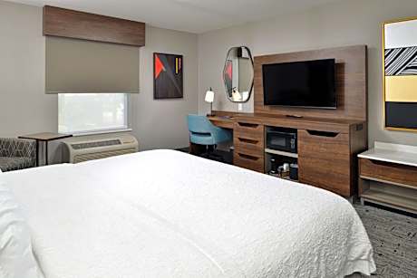 King Room with Accessible Tub - Mobility and Hearing Access/Non-Smoking
