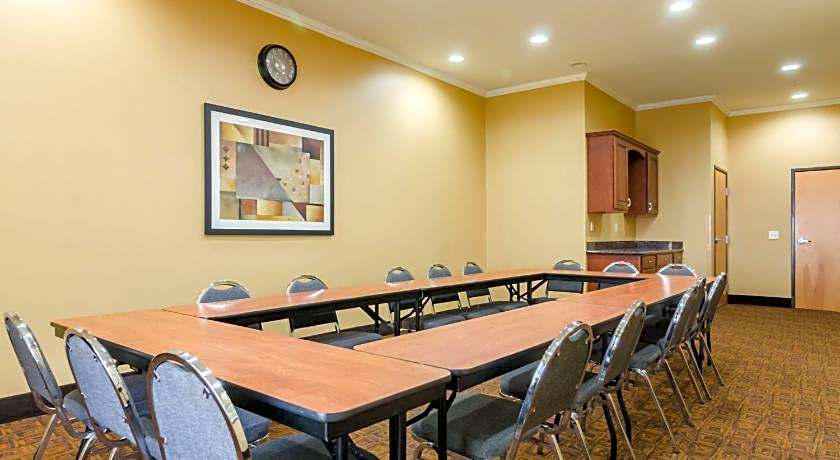 Comfort Suites Salina South