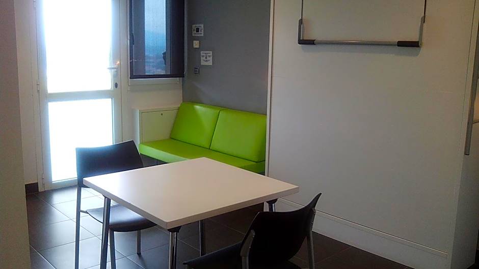 Albergue/Auberge ULIA Youth Hostel