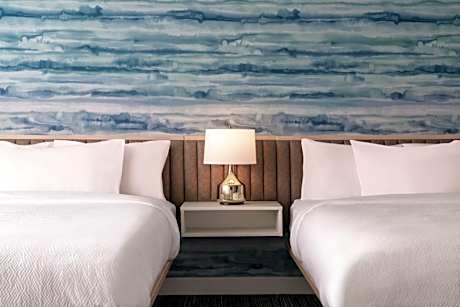 Studio with Two Queen Beds