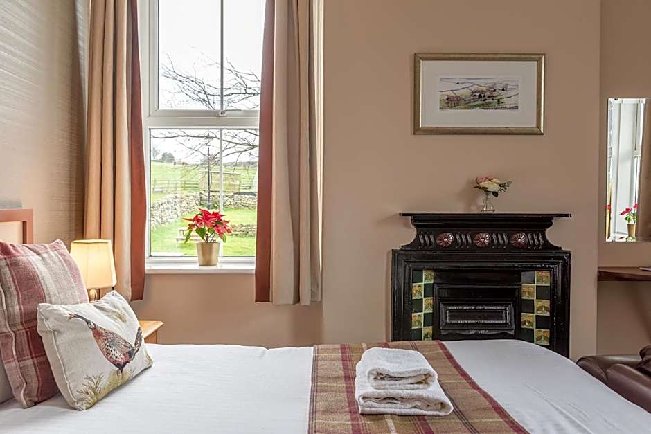 The Fox & Hounds Inn & Camping Pods