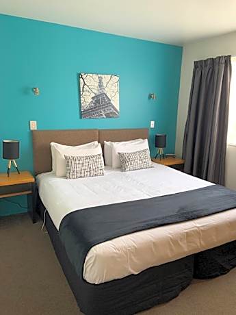 One-Bedroom Suite with Spa Bath