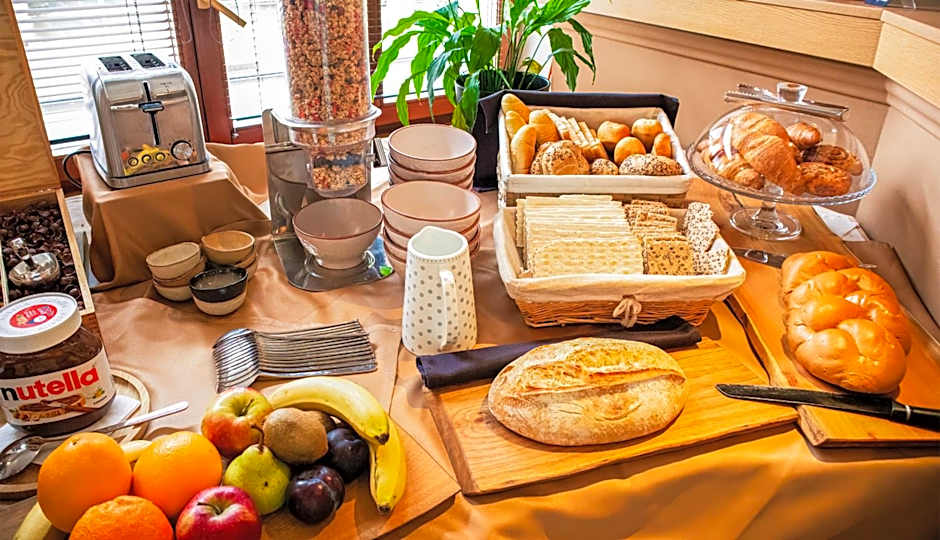 Penzión Wellness & Restaurant Zoborská, free parking