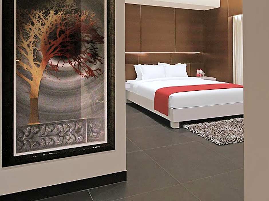 Hotel German Palace, Airport