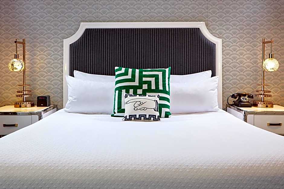 Photo 1 of 7 of Executive 1 King Bed