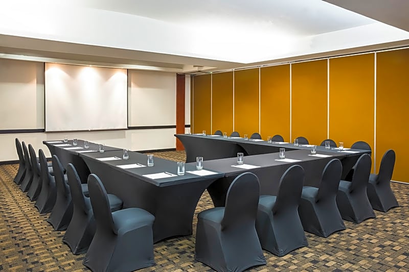 Fiesta Inn Express San Luis Potosí Oriente