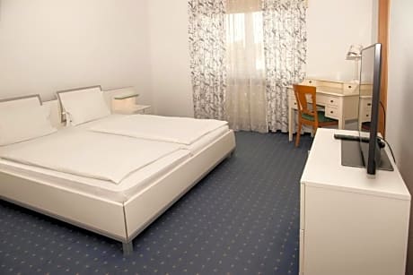 Basic Triple Room