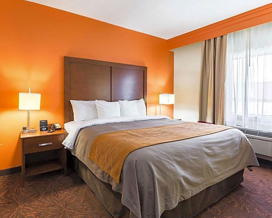 Econo Lodge Inn & Suites East Houston I-10