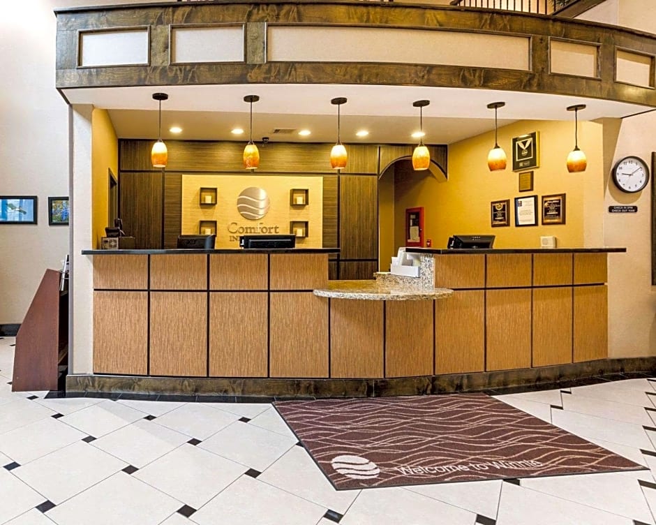 Comfort Inn & Suites