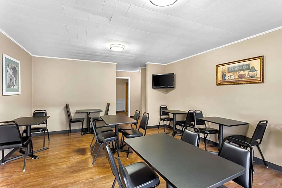Quality Inn & Suites Gorham Riverside