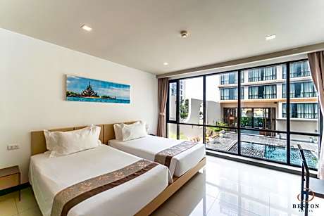 Superior Twin Room with Pool View