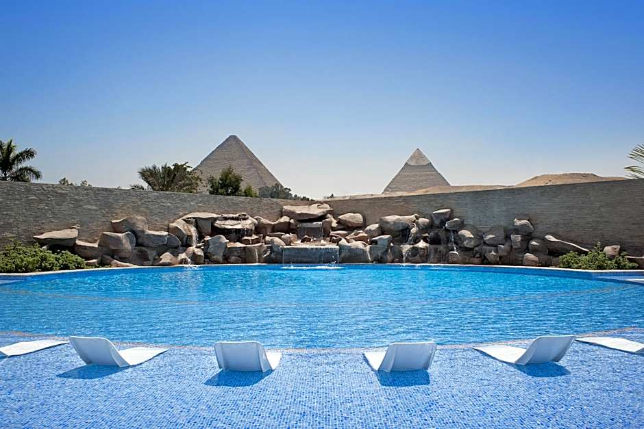 Le Meridien Pyramids Hotel & Spa