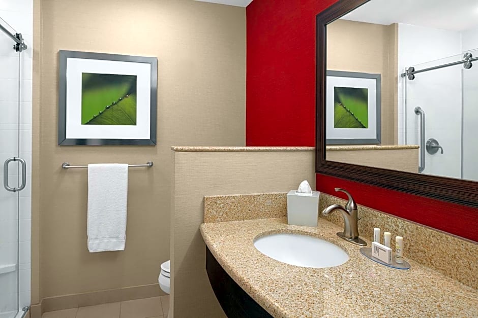 Courtyard By Marriott Houston Kingwood