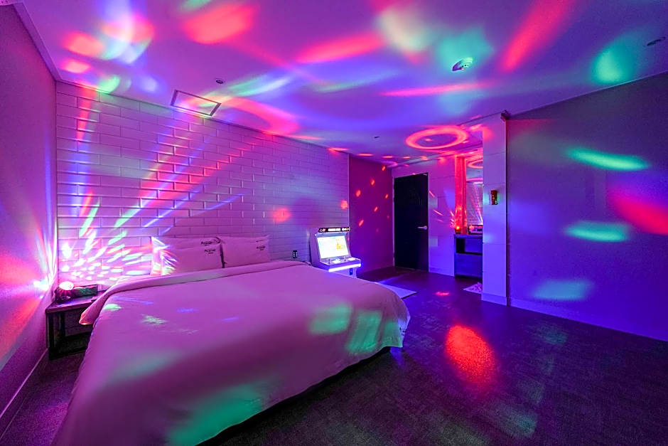 almond hotel Gupo station