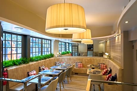 Catalonia Castellnou Hotel