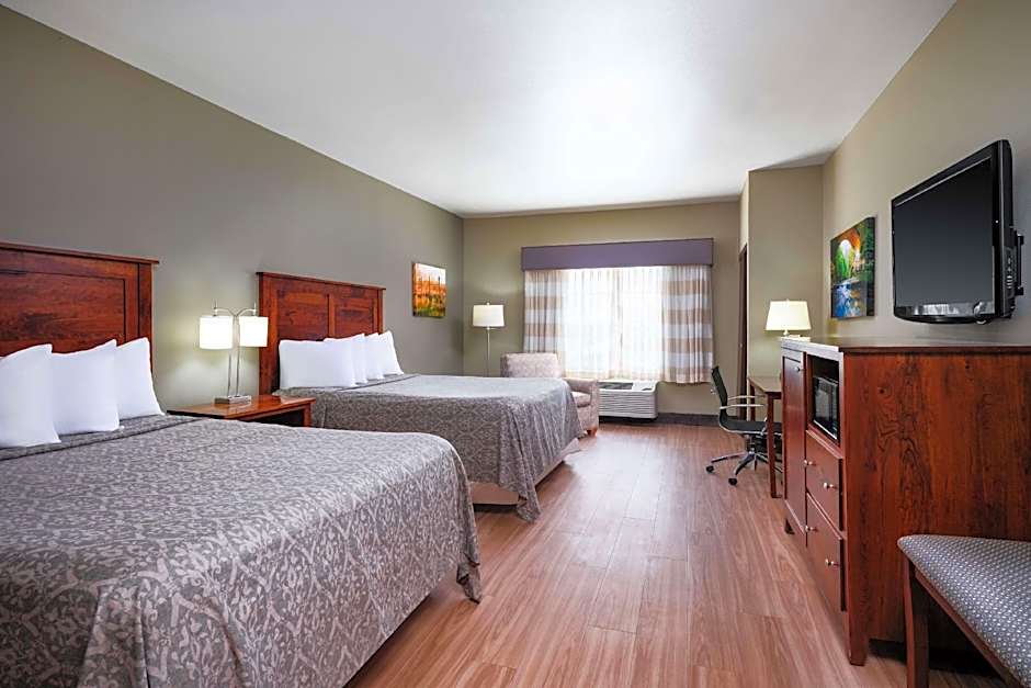 Green Mill Village Hotel & Suites, BW Signature Collection