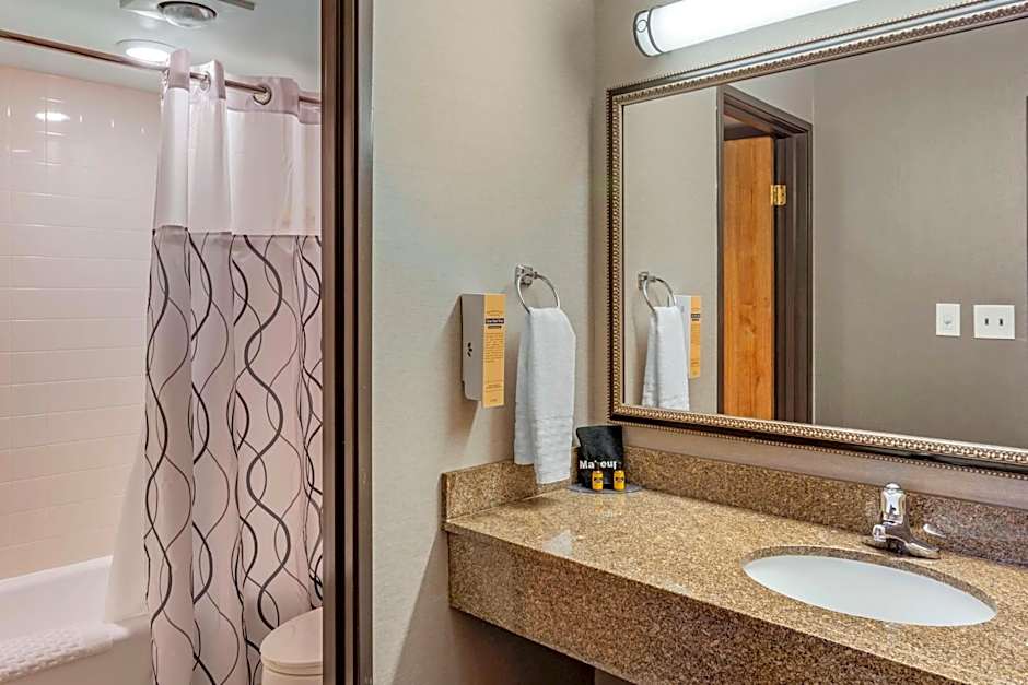Best Western Plus Landmark Inn