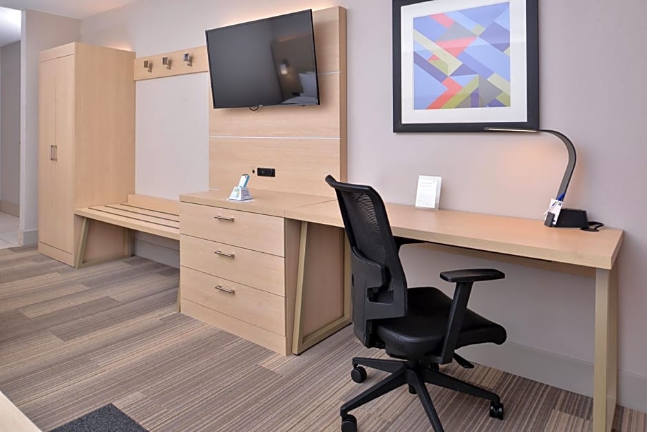 Holiday Inn Express Hotel and Suites Cincinnati - Mason By IHG