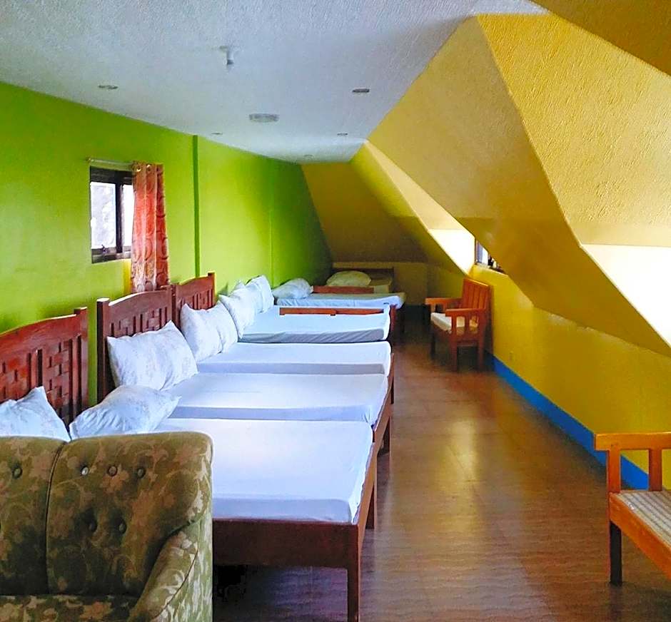 RedDoorz Hostel @ Baguio Tourist Cabin